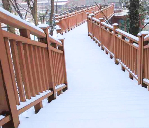 樟子木防腐木護(hù)欄