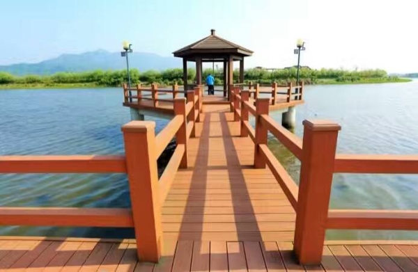 防腐木地板涼亭