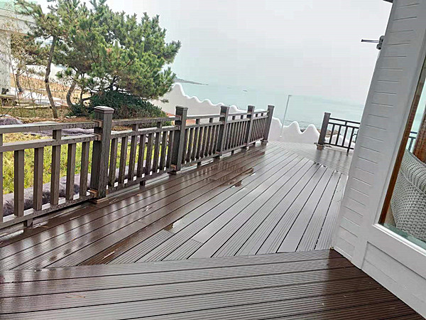 塑木地板及護欄安裝